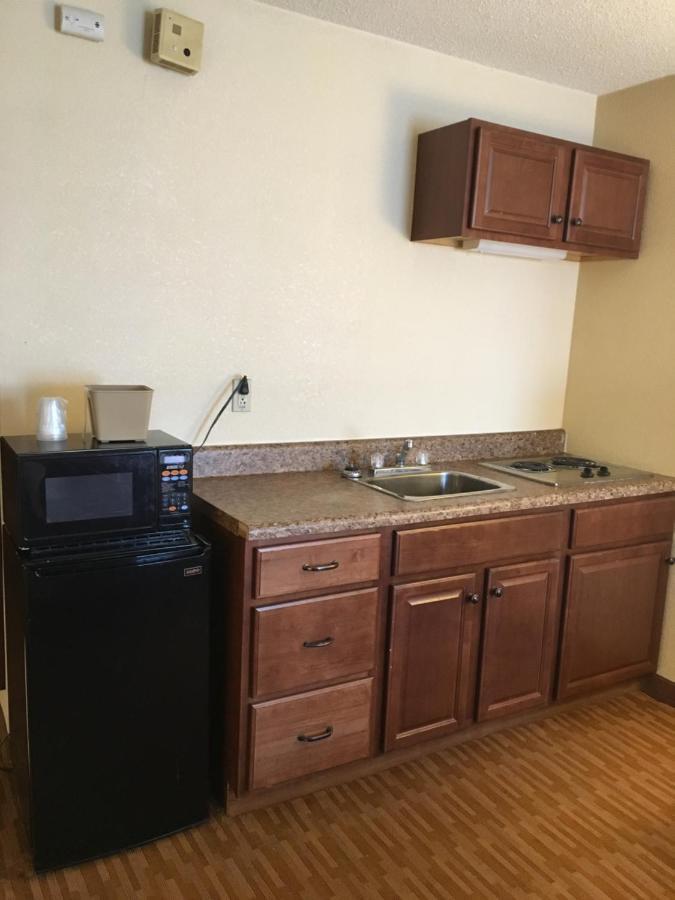 Econo Lodge Inn & Suites Radford-Blacksburg Area Dış mekan fotoğraf