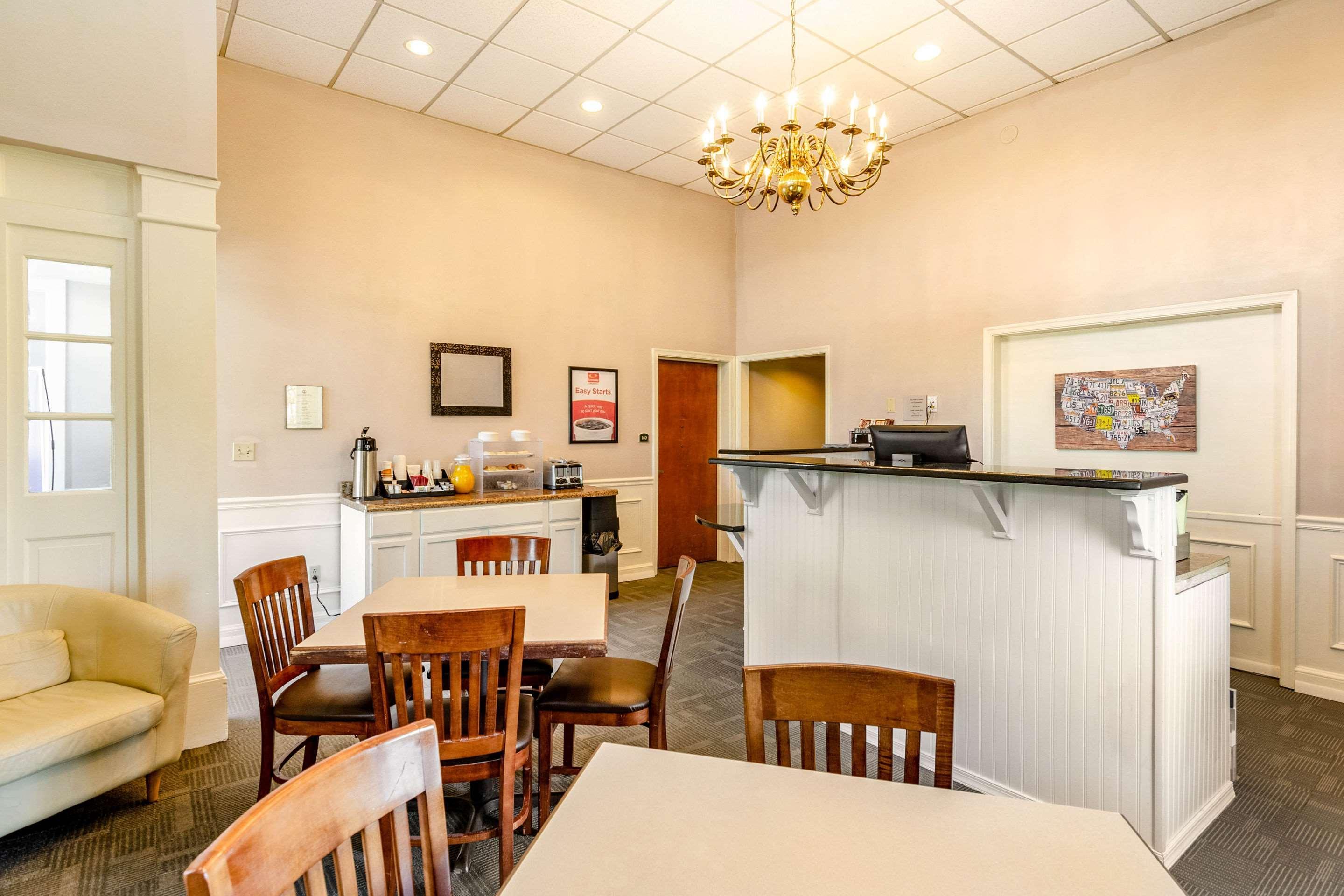 Econo Lodge Inn & Suites Radford-Blacksburg Area Dış mekan fotoğraf