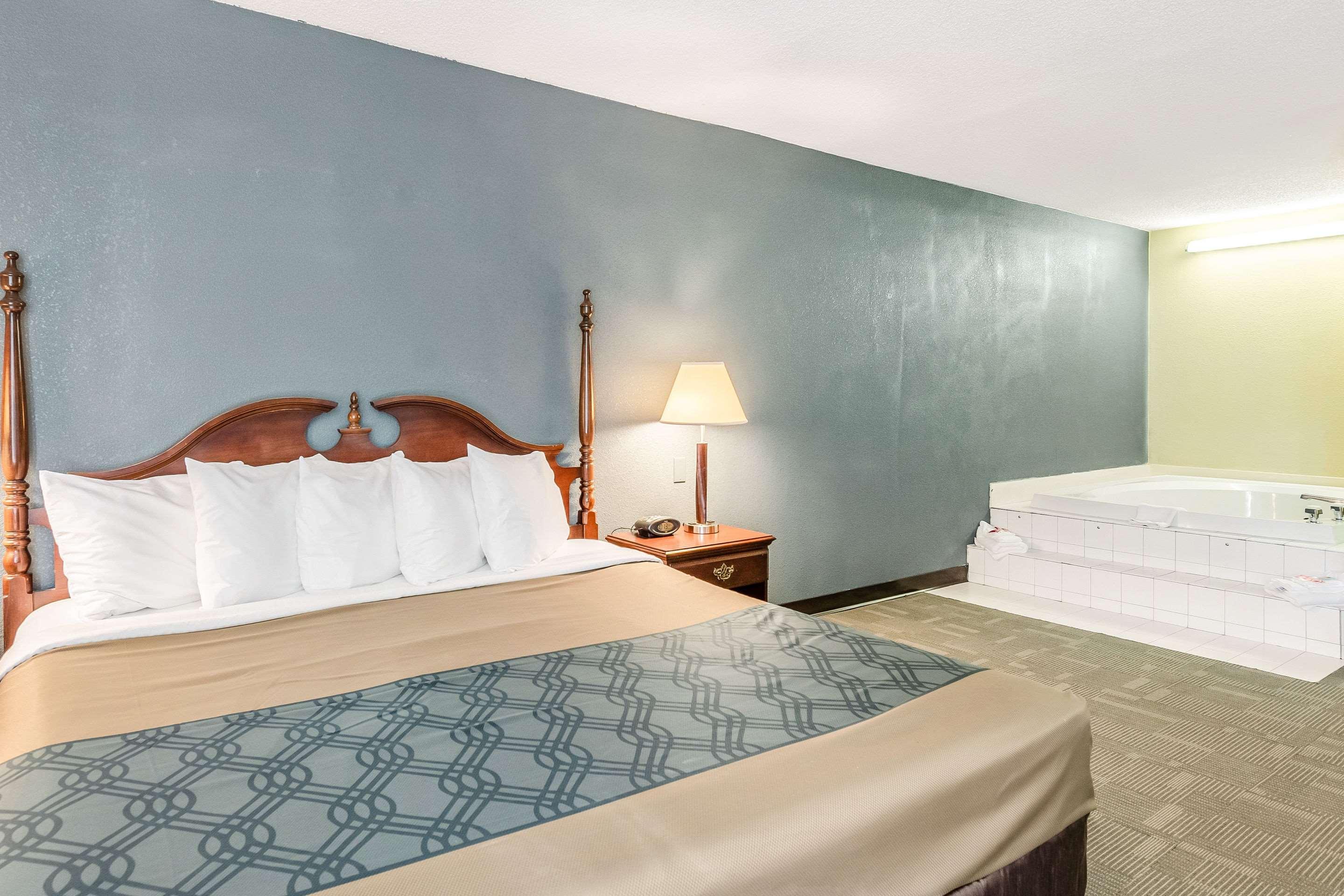 Econo Lodge Inn & Suites Radford-Blacksburg Area Dış mekan fotoğraf